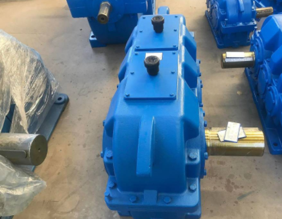 ZSY200-40-1 cylindrical gear reducer is reliable and durable. The non-standard reducer has low energy consumption and small vibration.