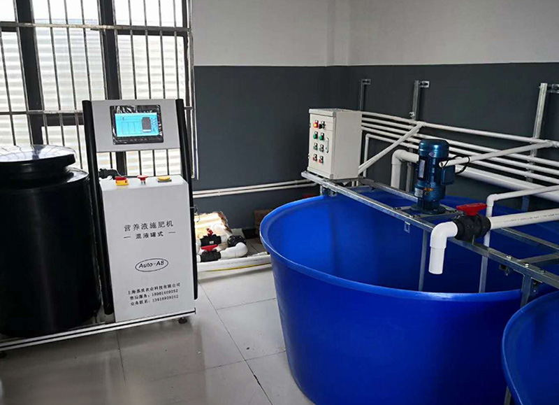 Automatic fertilization device