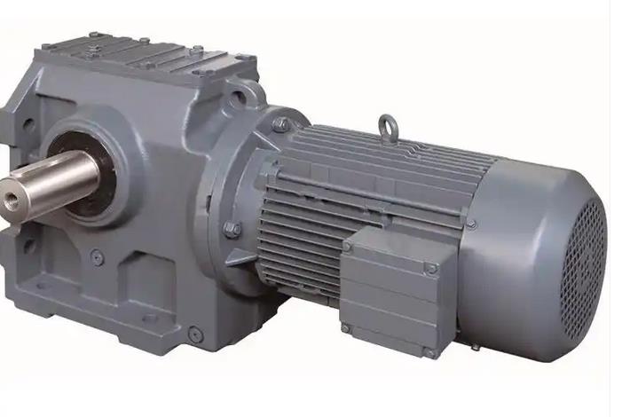 What are the causes of premature failure of the lubrication finger of the RX67-2.7-132B5 helical gear reducer?