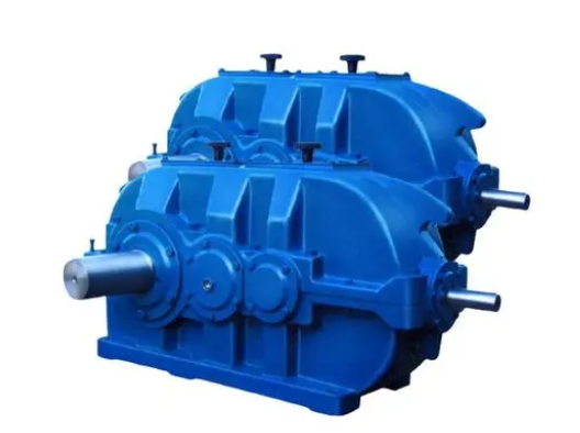What is the difference between applying grease to different models of cylindrical gear reducer