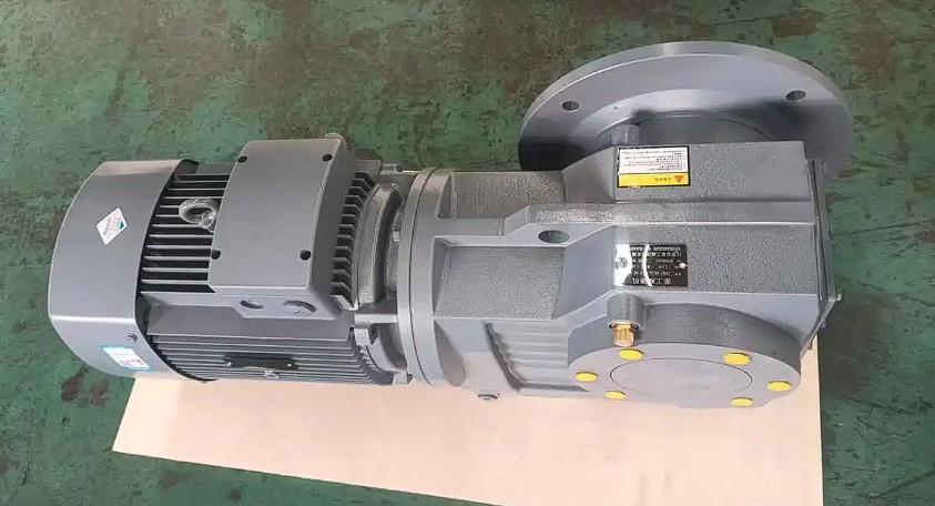 The decisive influence of the backlash of the cutting machine reducer on the straightness of plate cutting