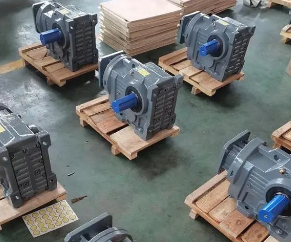 R37-5.6-Y1.5-4P-M1 helical gear hard tooth surface gear reducer reduction motor