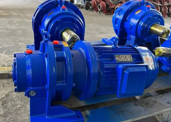 Application of cycloidal pinwheel reducer BWD3-11-7.5KW single-stage reducer in sewage treatment equipment